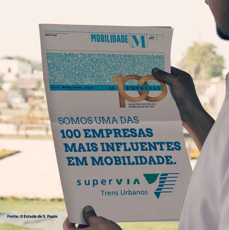 Pessoa vendo chamada sobre SuperVia ser uma das 100 empresas mais influentes em mobilidade no jornal