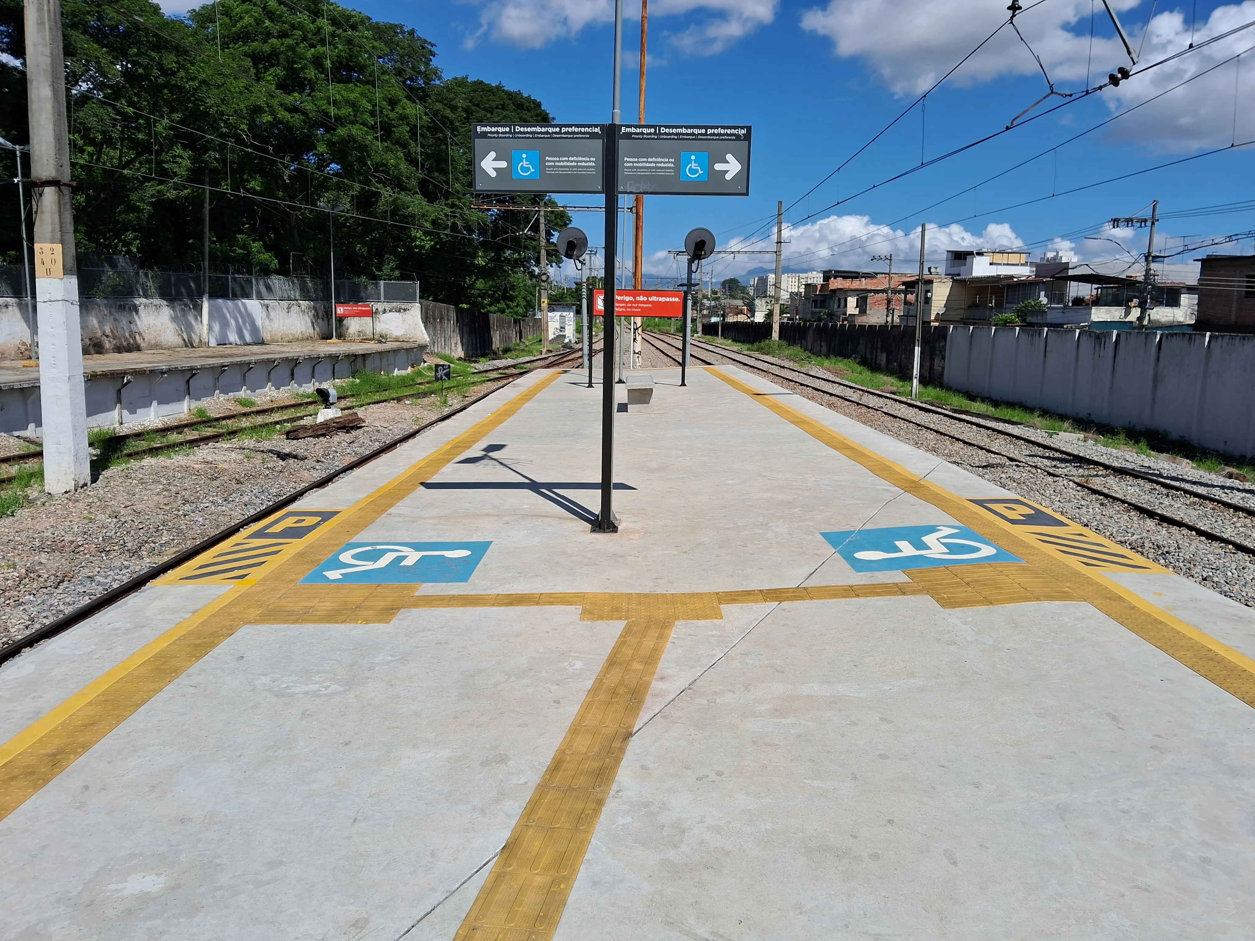 pista de embarque reformada da estação belford roxo